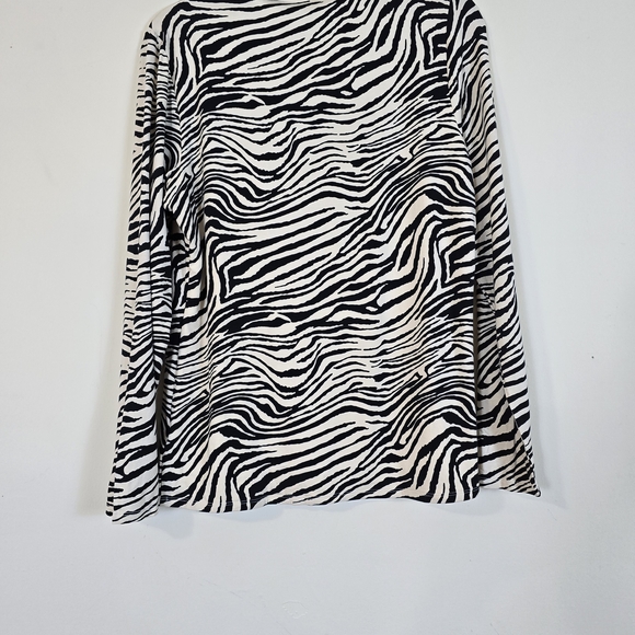 Express Black and White Animal Print Top - Picture 12 of 16